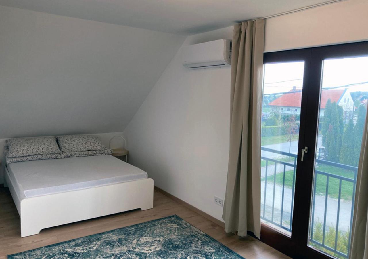 Karadi Apartman Zánka Eksteriør billede